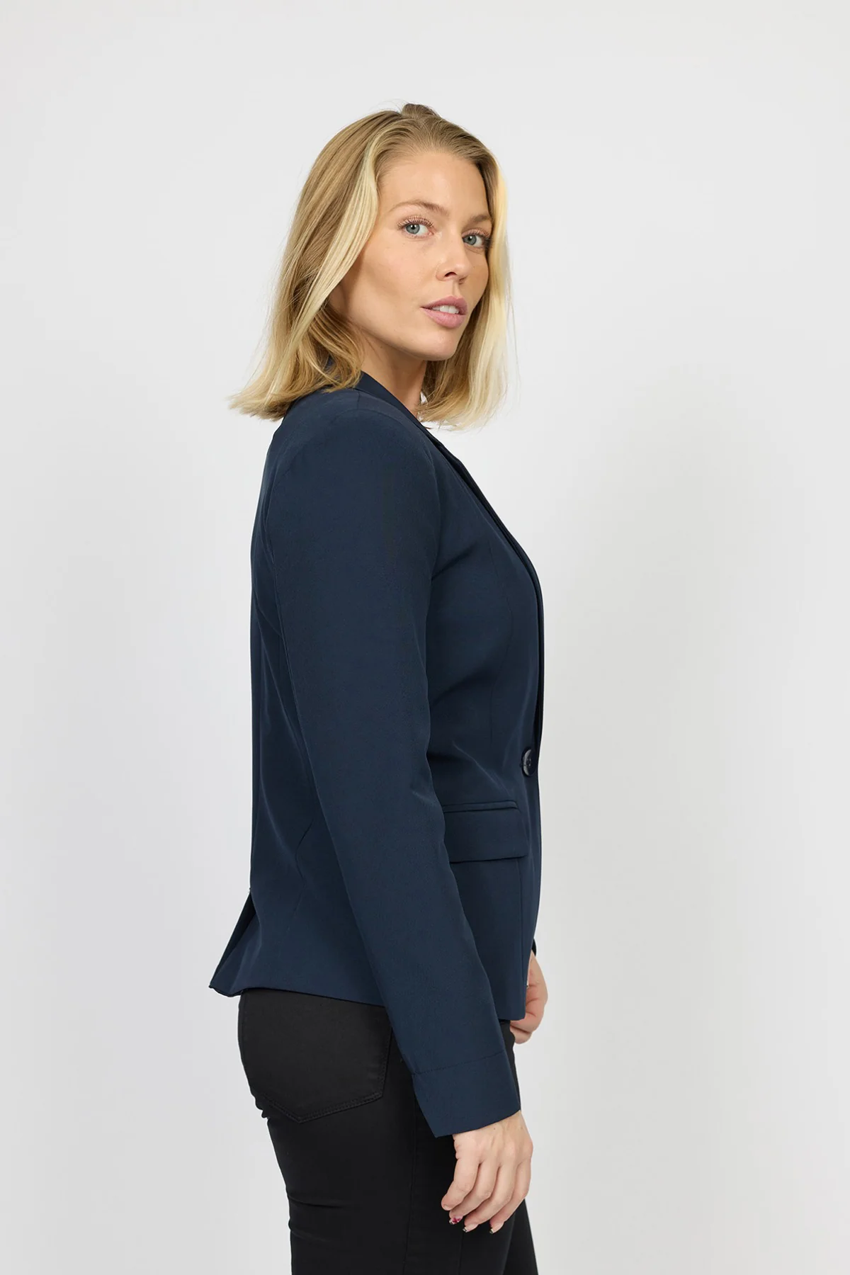 2 BIZ ILLIE - Image 3