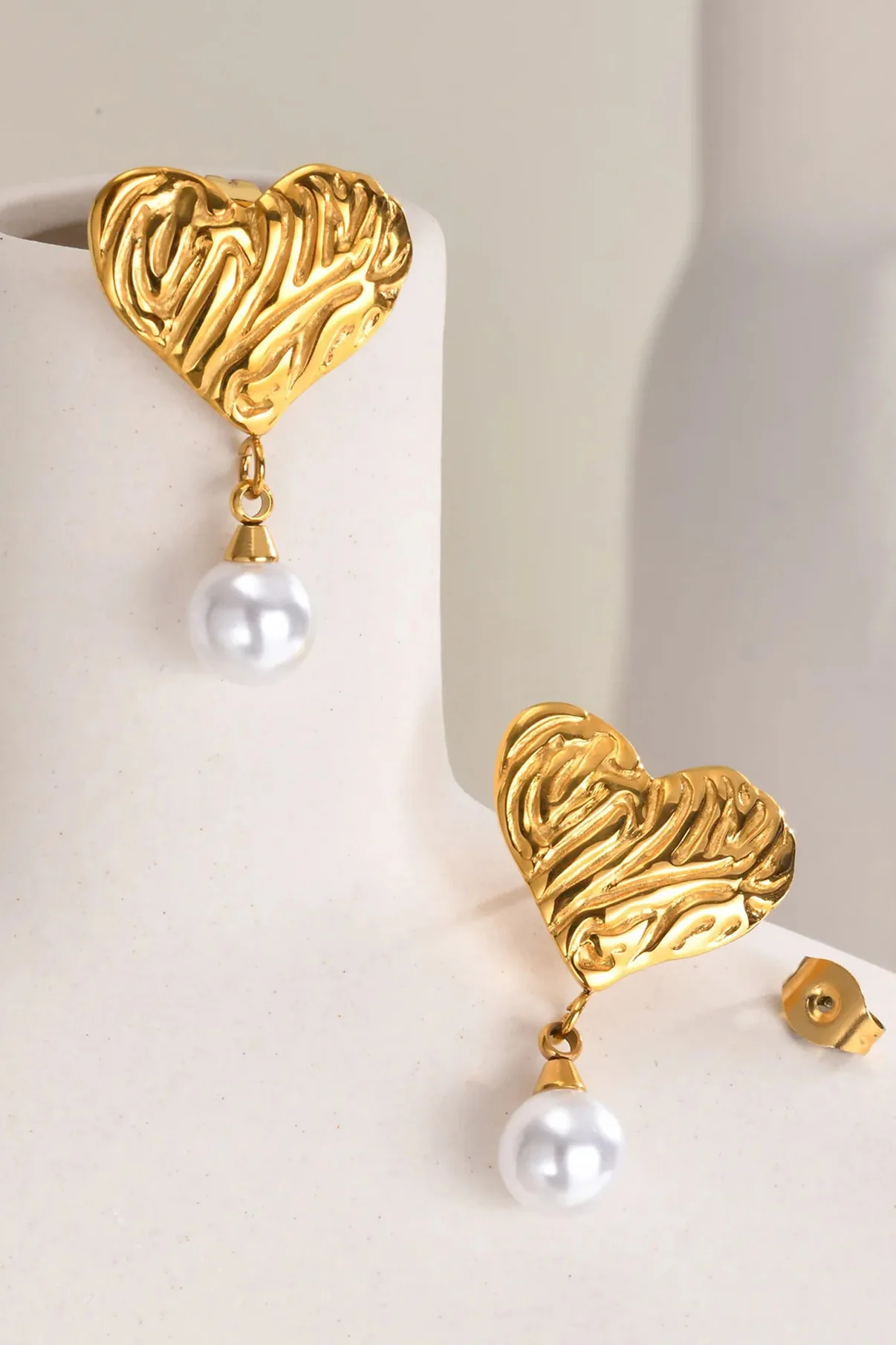 muun studios Bella Pearl Earrings - 18K Gold Plated