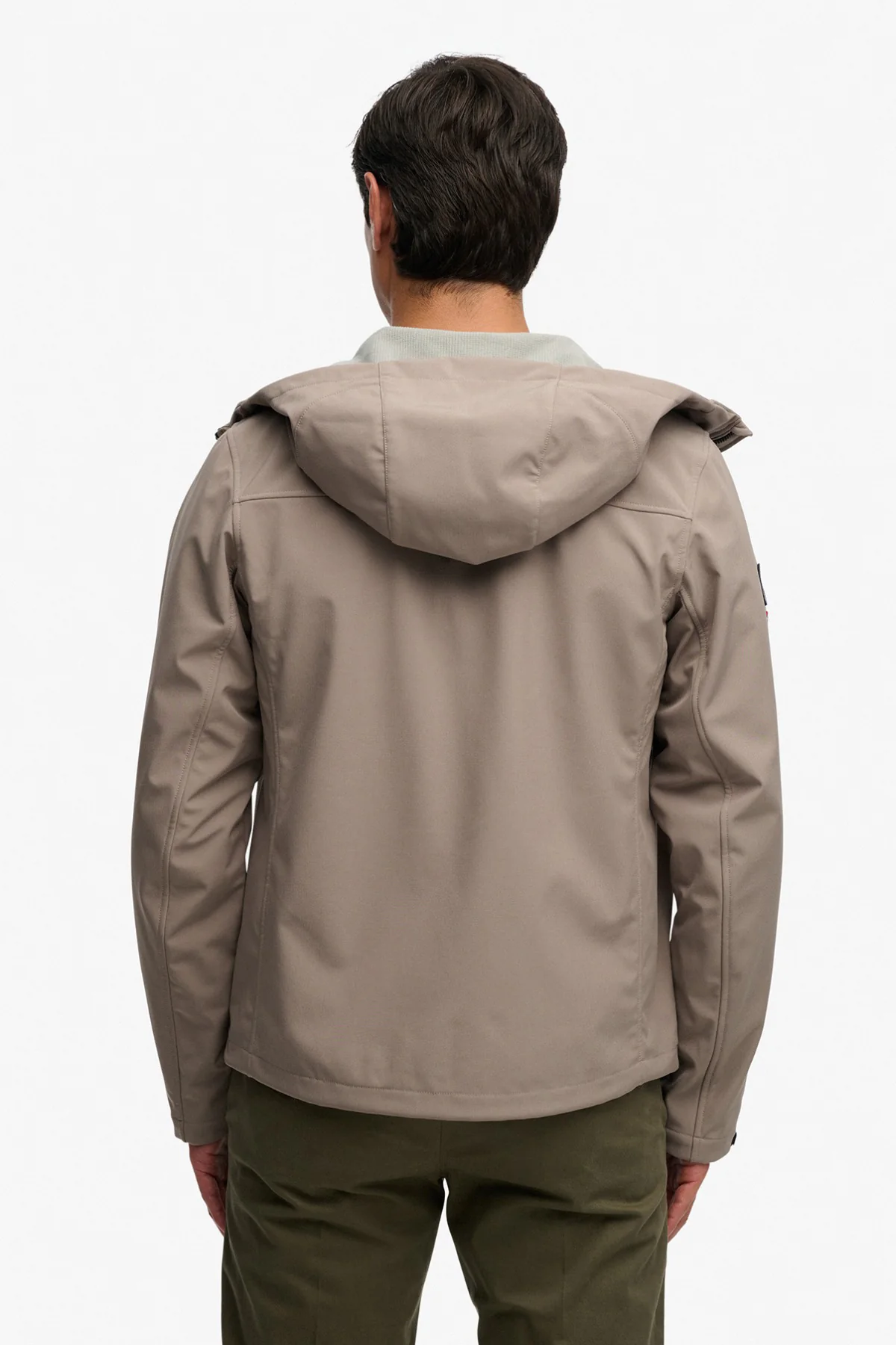 Praktisk softshell jakke med lommer og lynlås - Image 3