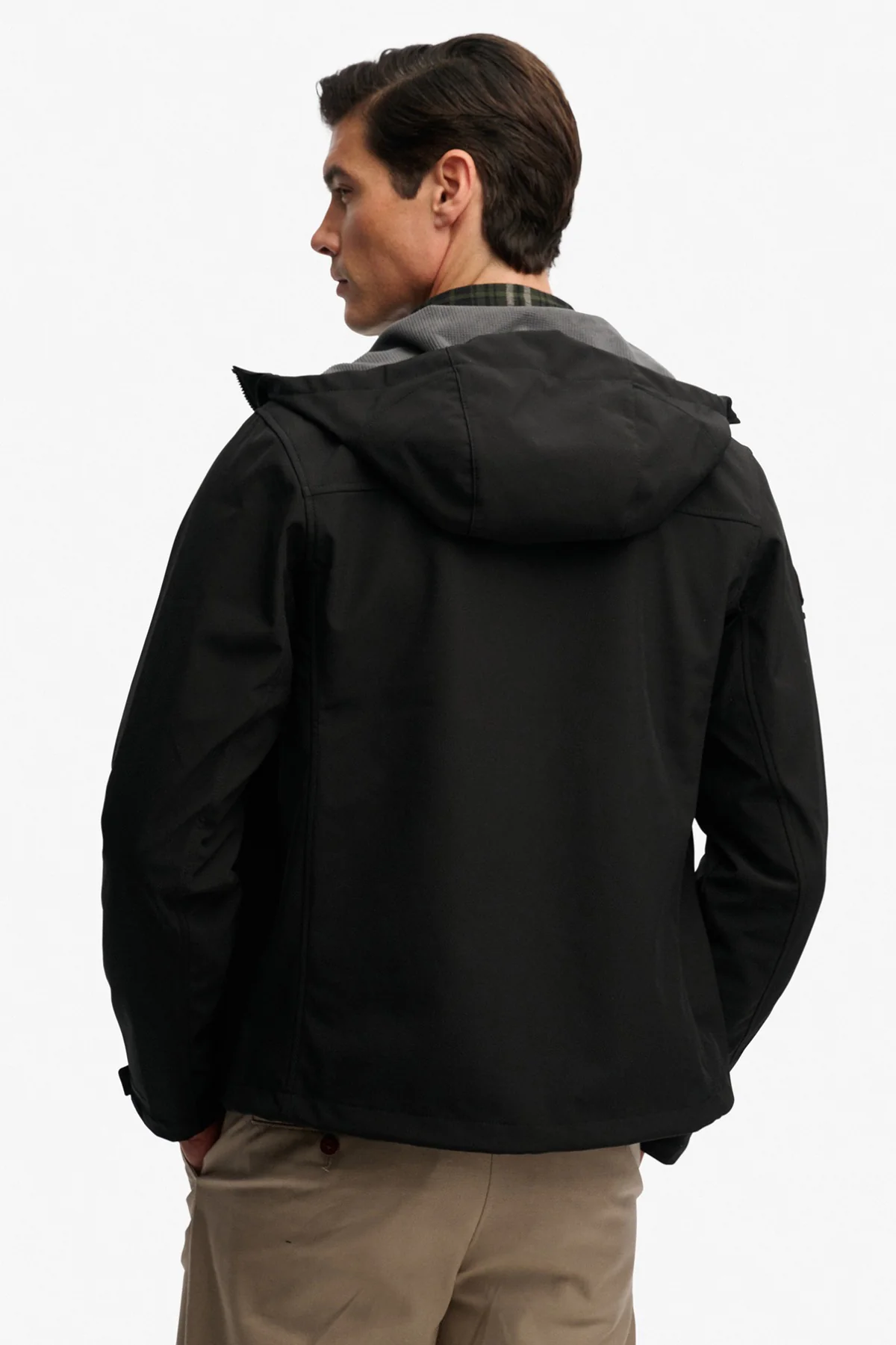 Praktisk softshell jakke med lommer og lynlås - Image 9