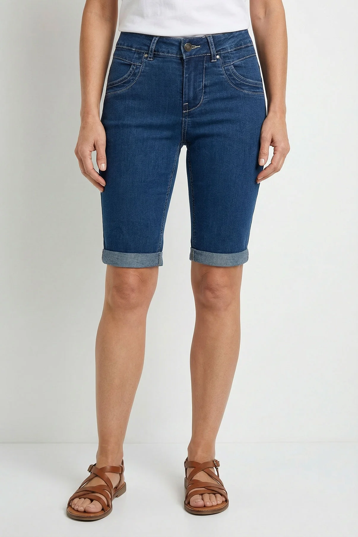 Gunhild - Knælange denimshorts med opsmøg