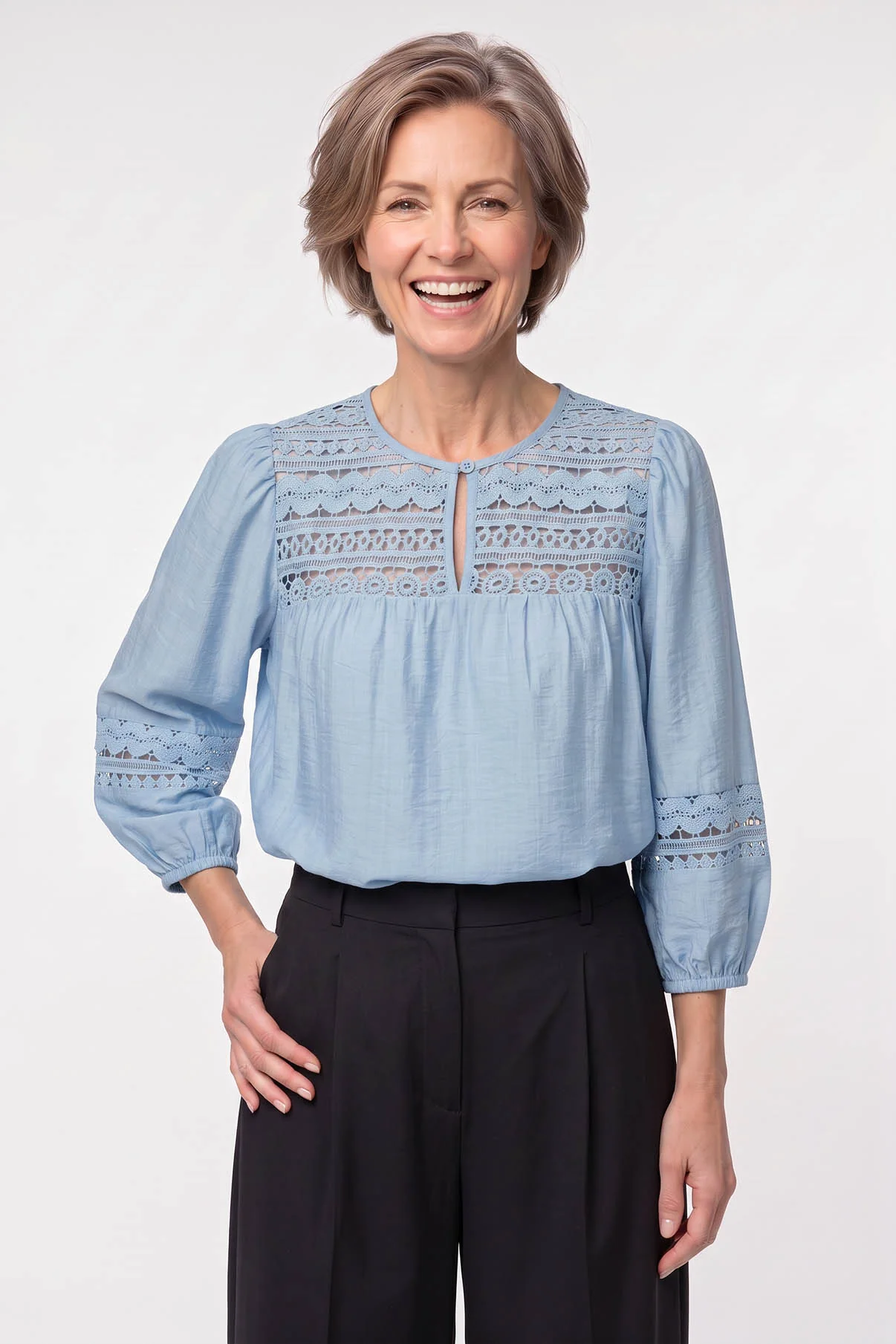 Thora - Bluse med trekvartærmer og blondedetaljer - Image 5